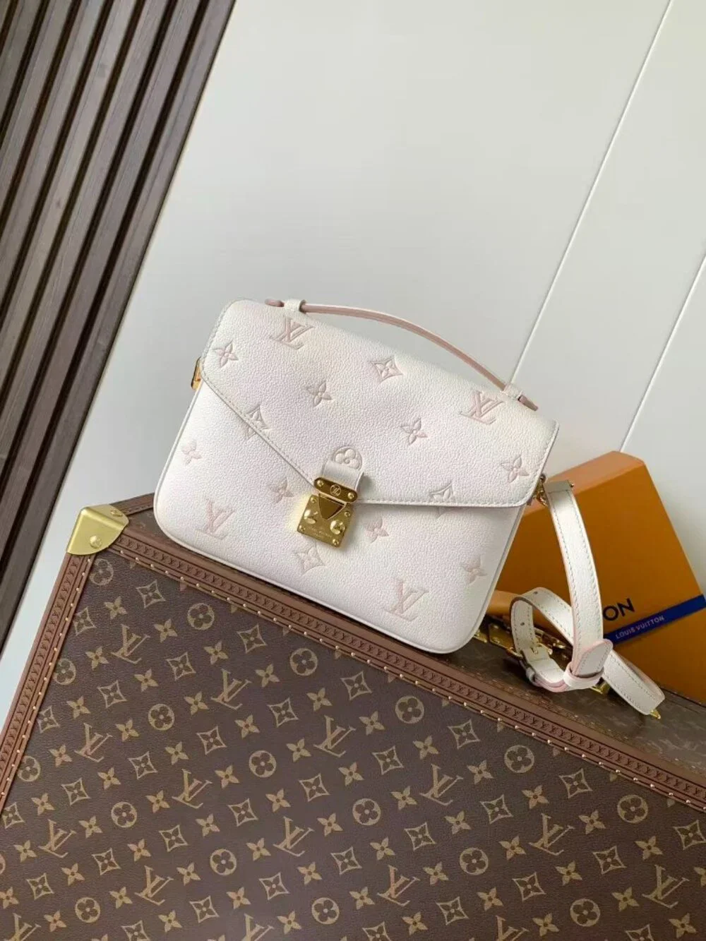 Classic Louis Vuitton Bag: A Stylish and Versatile Choice for Elegance